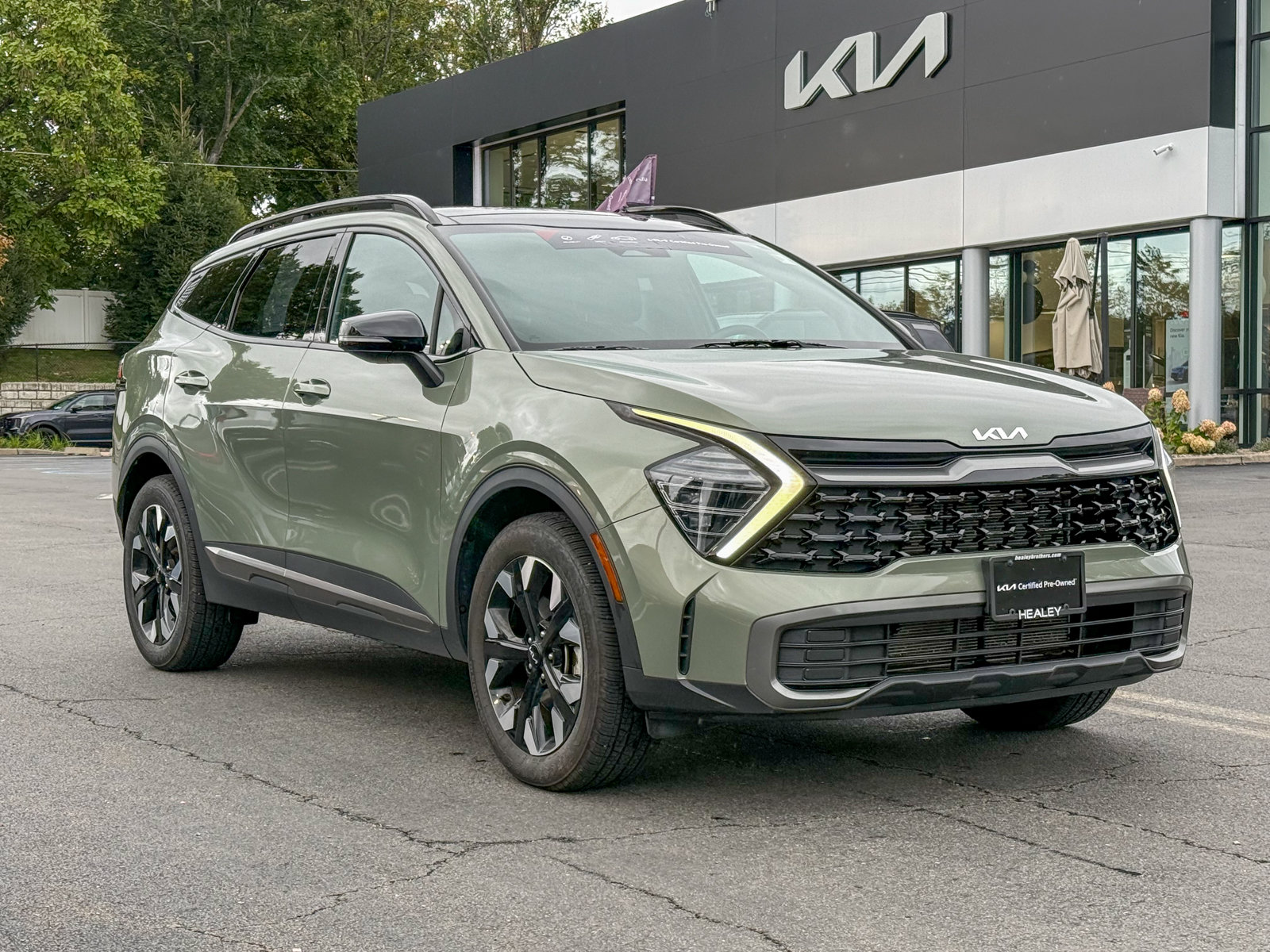 Photo view of 2024 Kia Sportage in Green