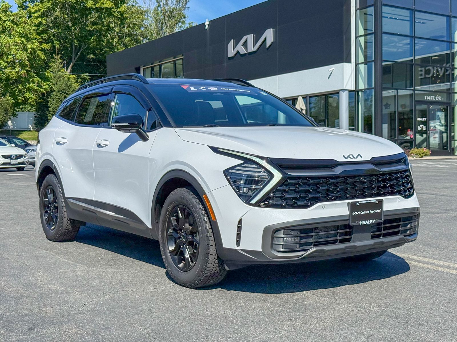 Photo view of 2024 Kia Sportage in White