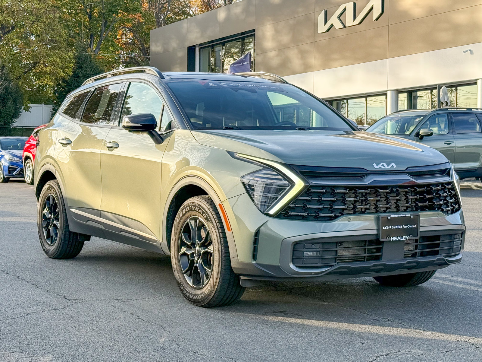 Photo view of 2024 Kia Sportage in Green