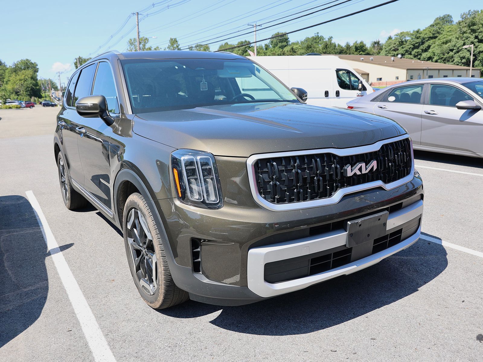 Photo view of 2024 Kia Telluride in Green