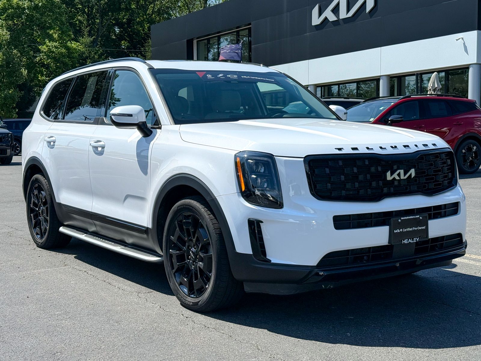 Photo view of 2022 Kia Telluride in White
