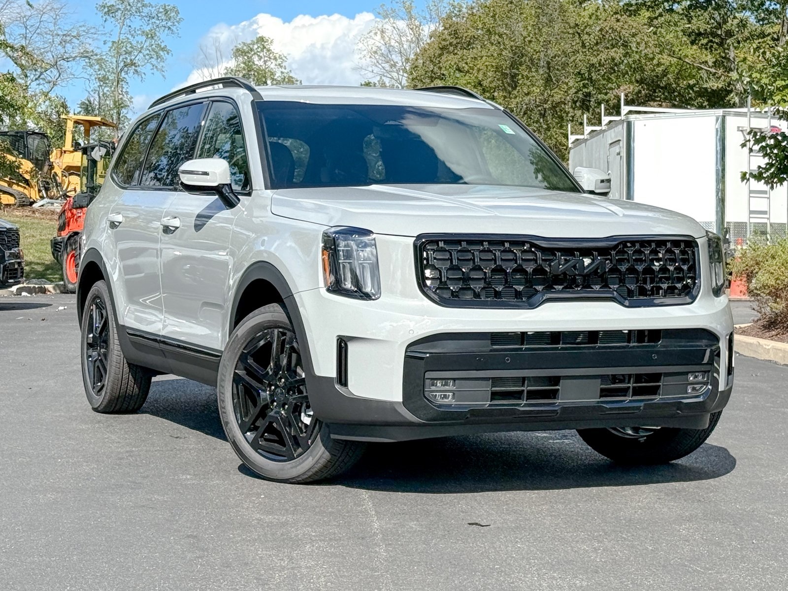 Photo view of 2025 Kia Telluride in Gray
