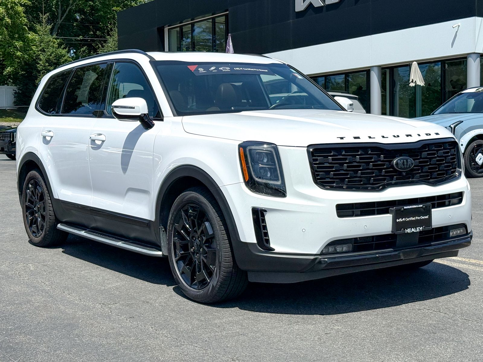 Photo view of 2021 Kia Telluride in White