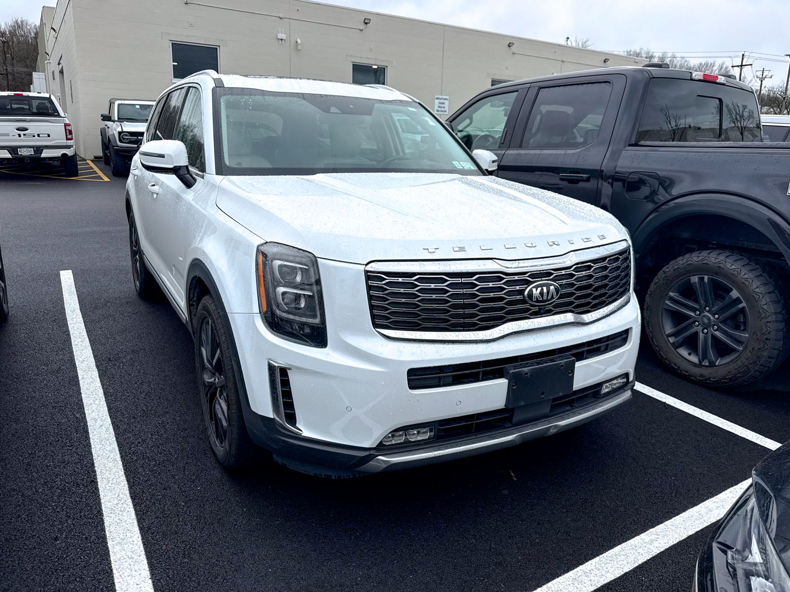 Photo view of 2020 Kia Telluride in White