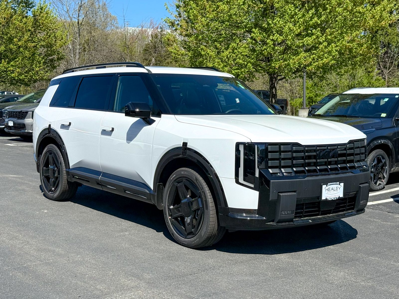 Photo view of 2027 Kia Telluride in White