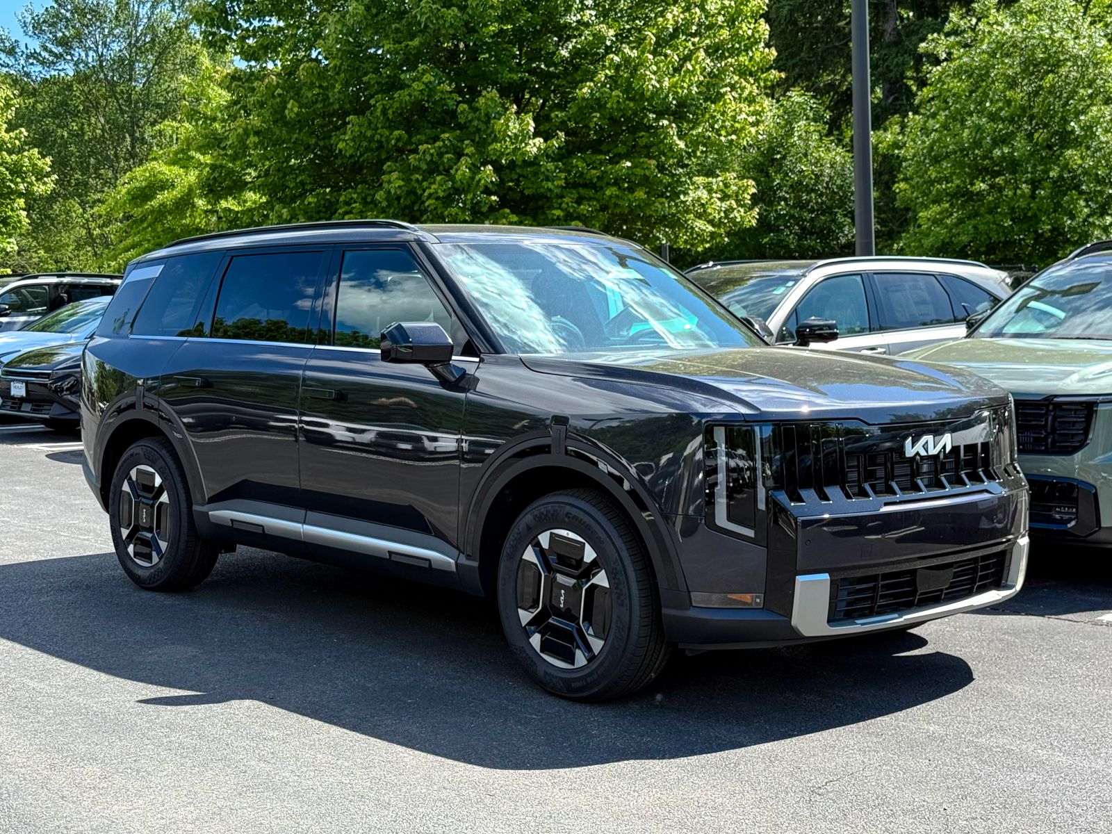Photo view of 2027 Kia Telluride Hybrid in Gray