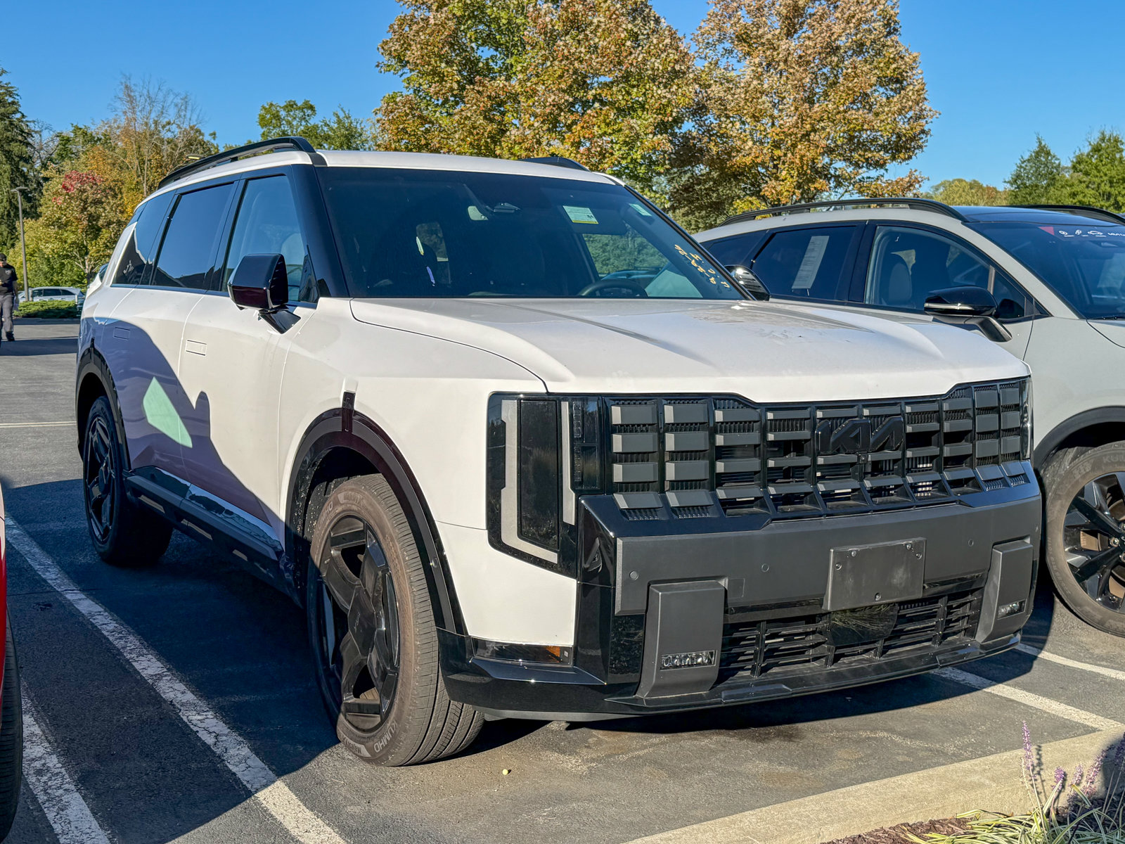Photo view of 2027 Kia Telluride in White