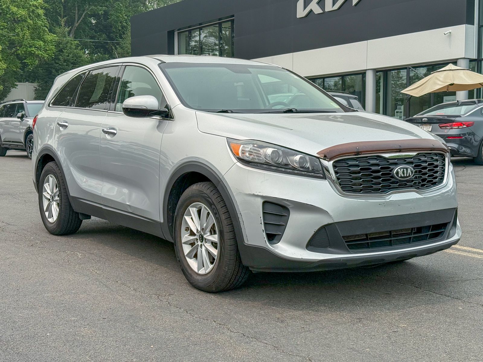 Photo view of 2019 Kia Sorento in Silver