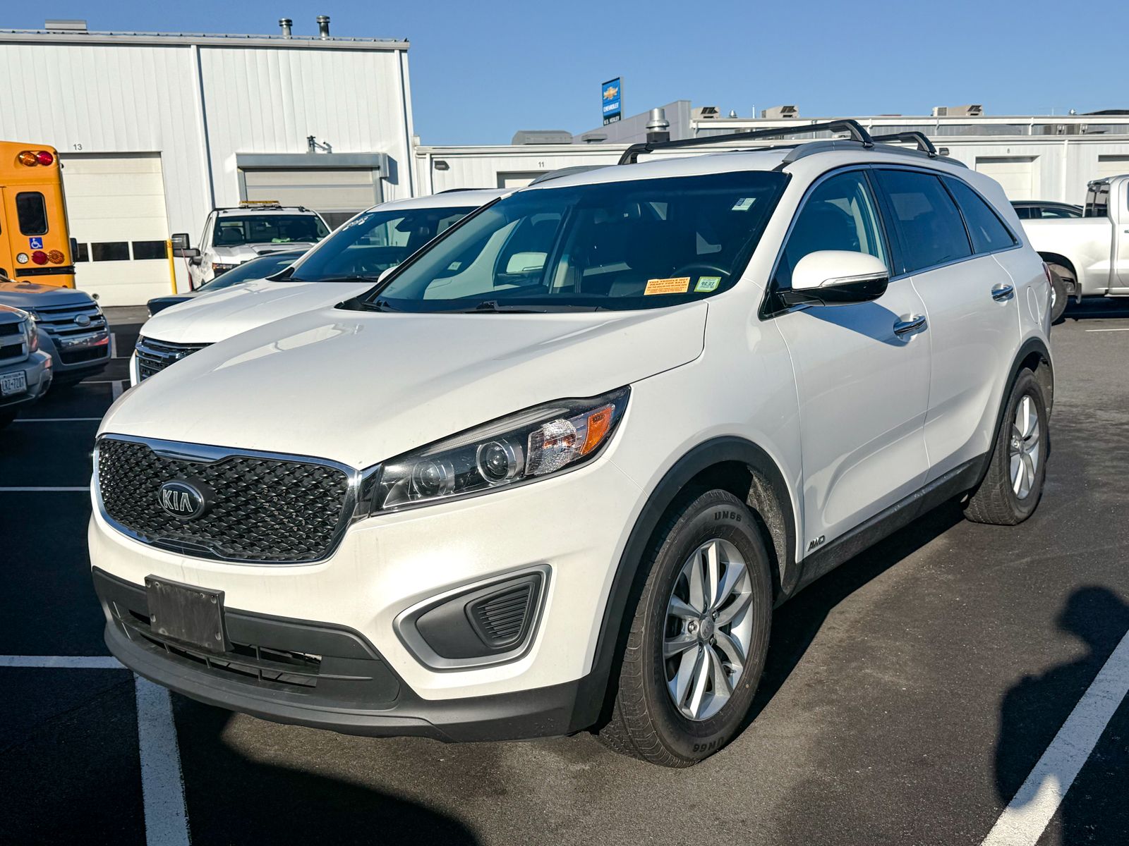 Photo view of 2016 Kia Sorento in White
