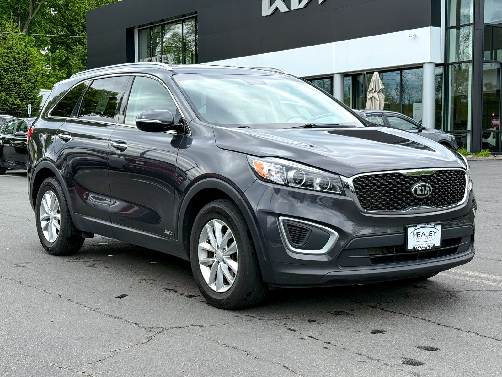 Photo view of 2018 Kia Sorento in Gray