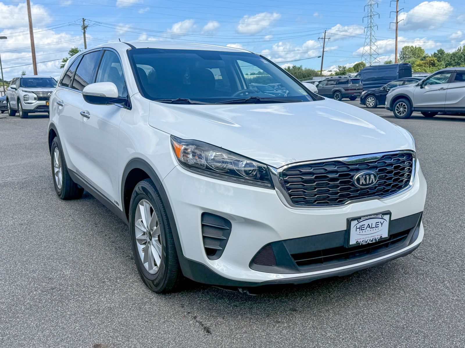 Photo view of 2019 Kia Sorento in White