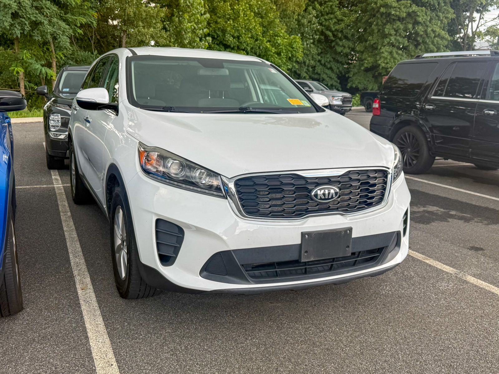 Photo view of 2019 Kia Sorento in White