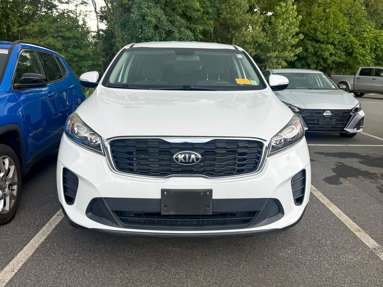 Photo view of 2019 Kia Sorento in White
