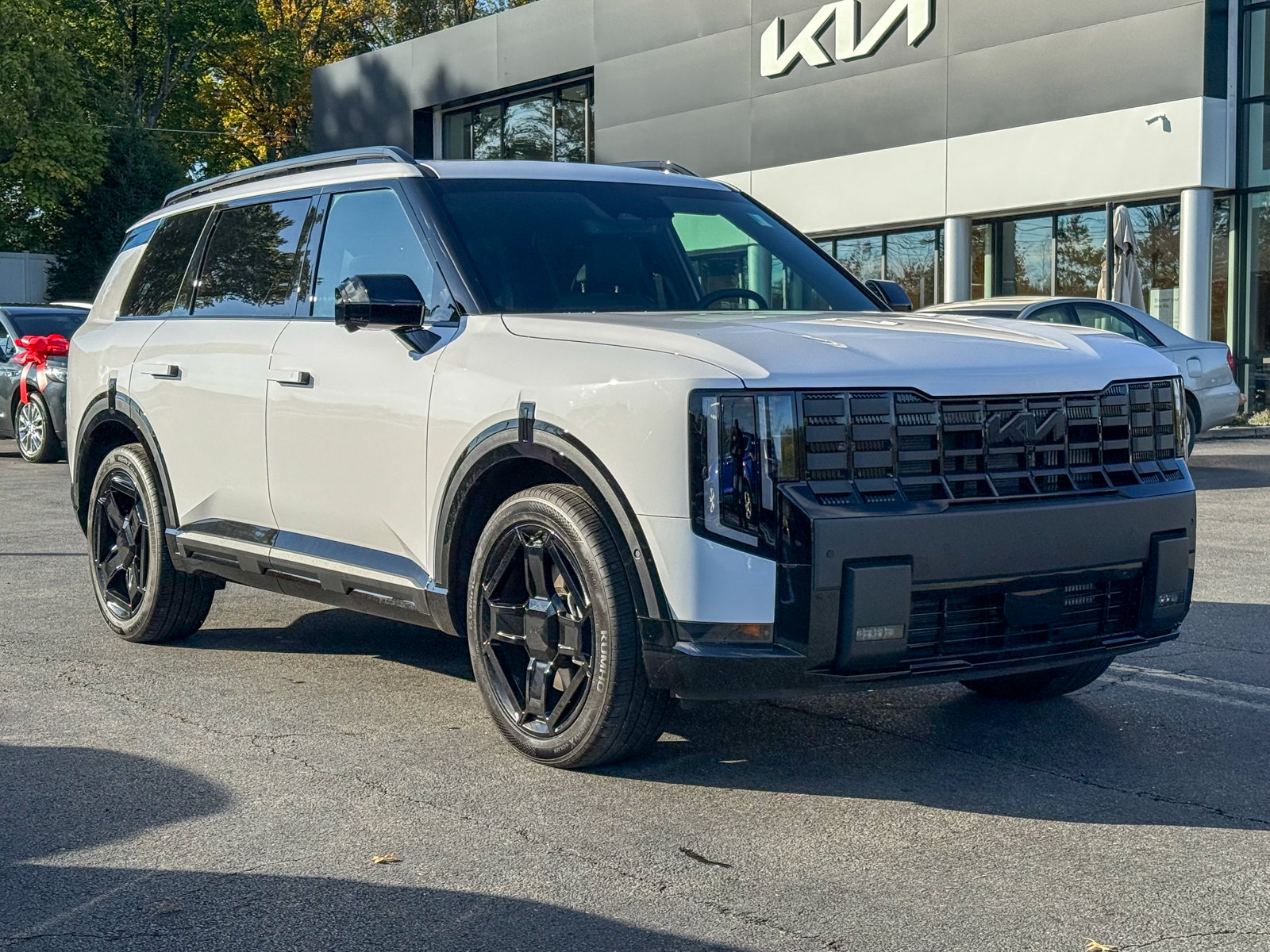 Photo view of 2027 Kia Telluride in White