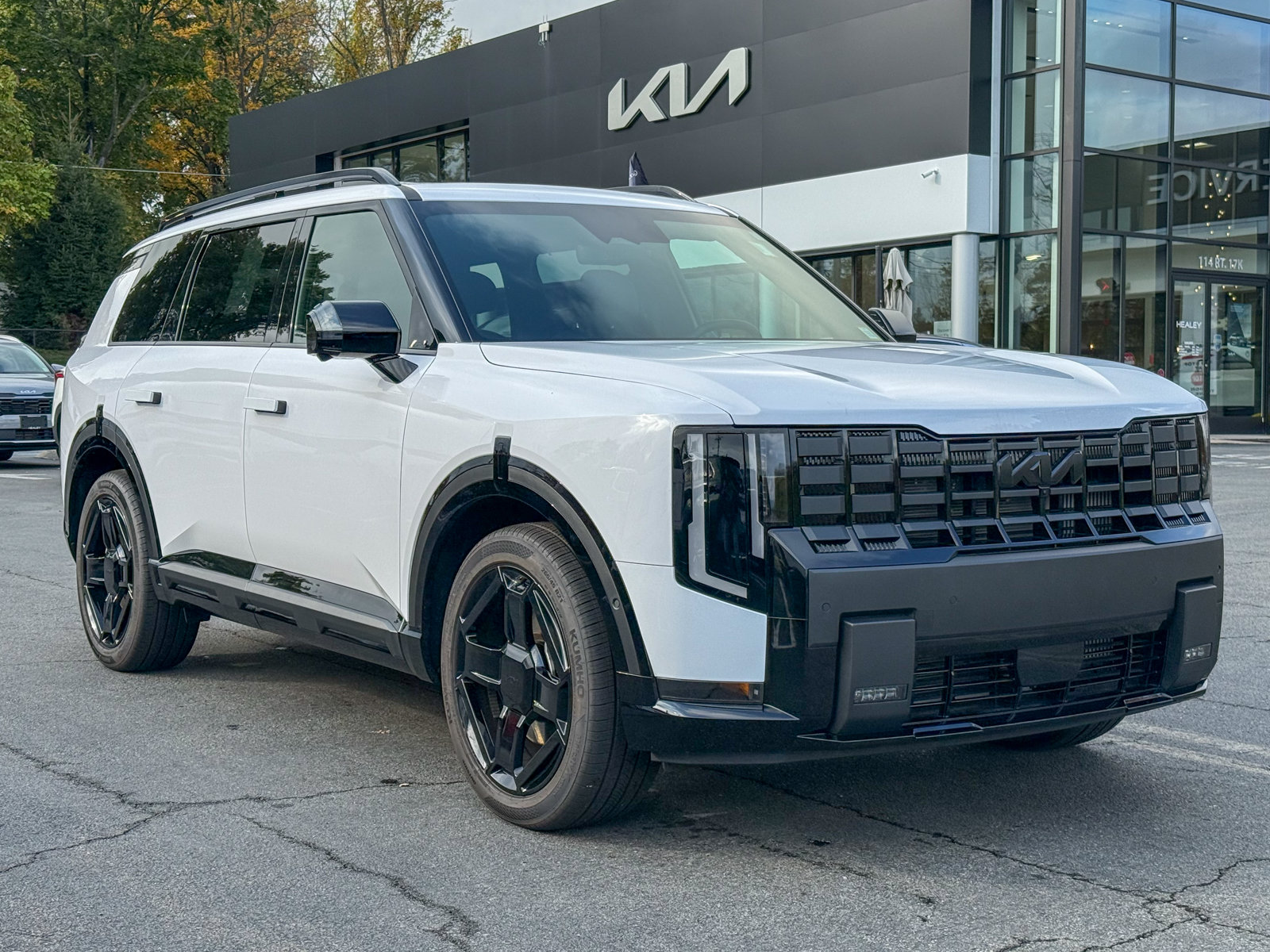 Photo view of 2027 Kia Telluride in White