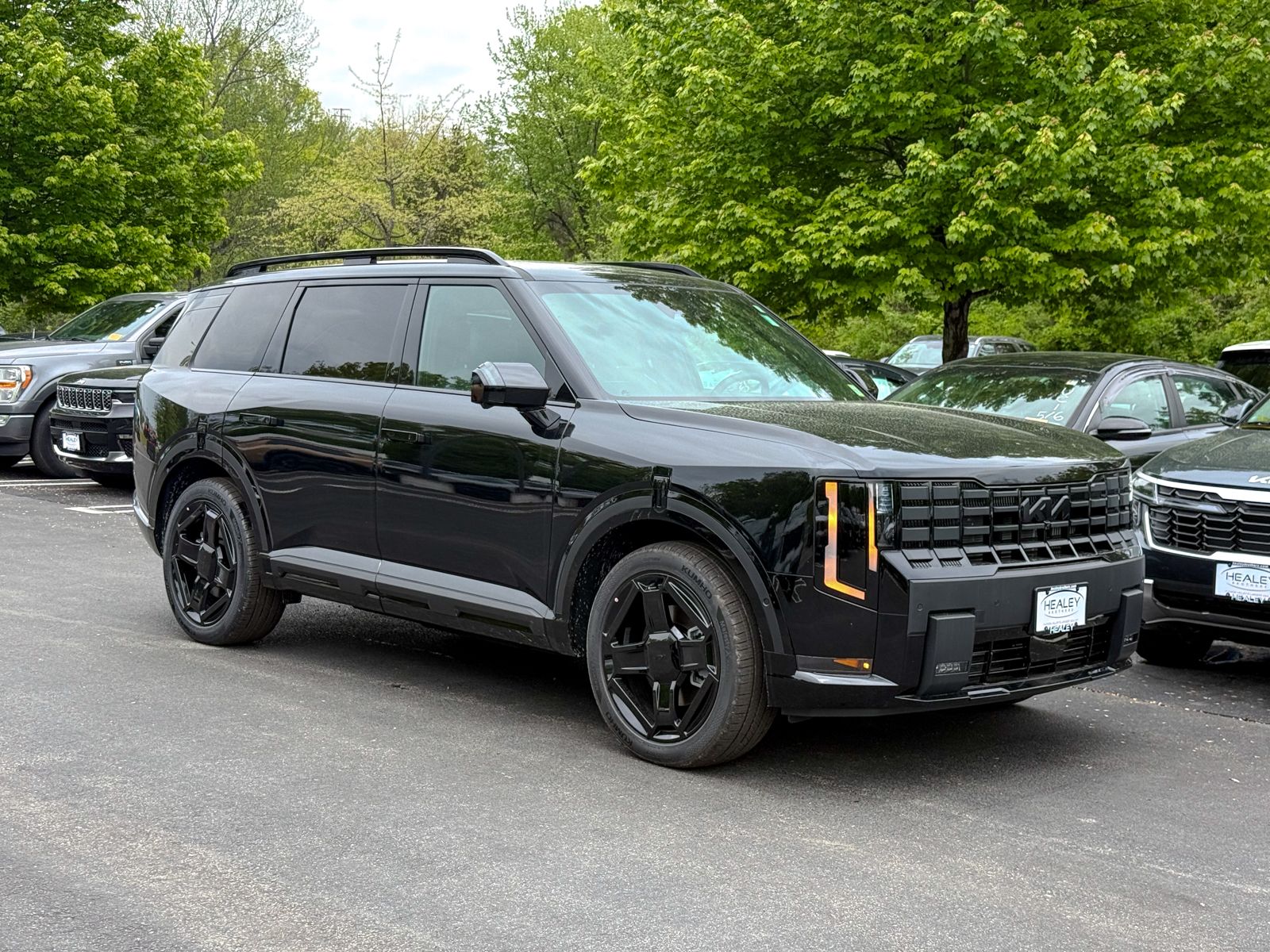 Photo view of 2027 Kia Telluride Hybrid in Black