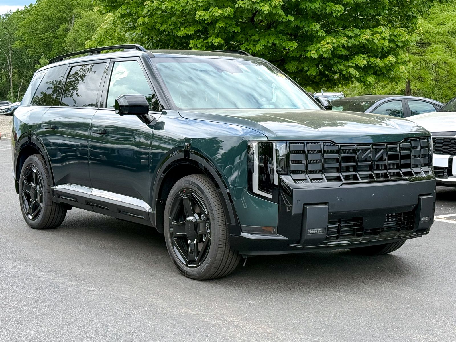 Photo view of 2027 Kia Telluride Hybrid in Green