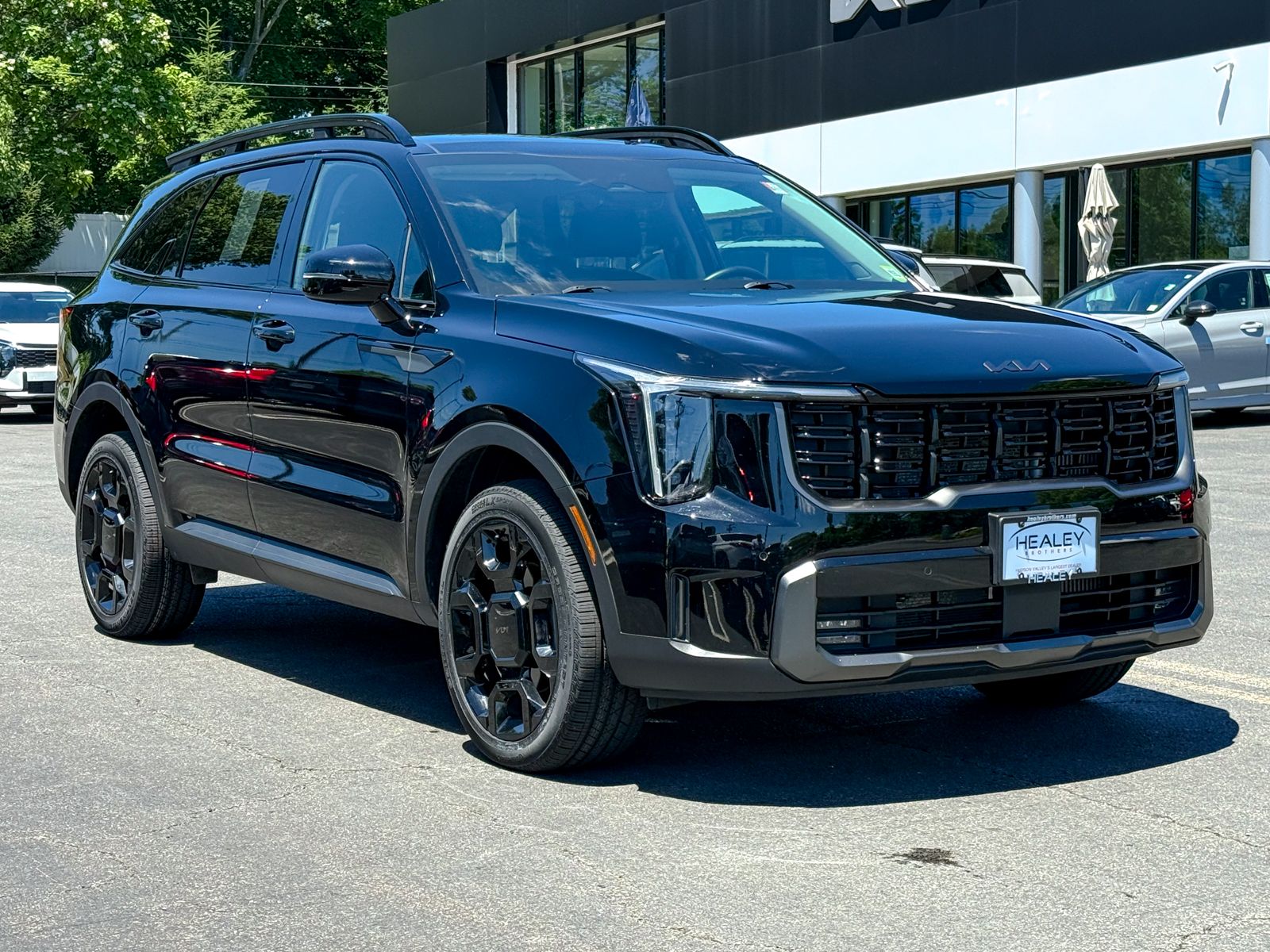 Photo view of 2025 Kia Sorento in Black