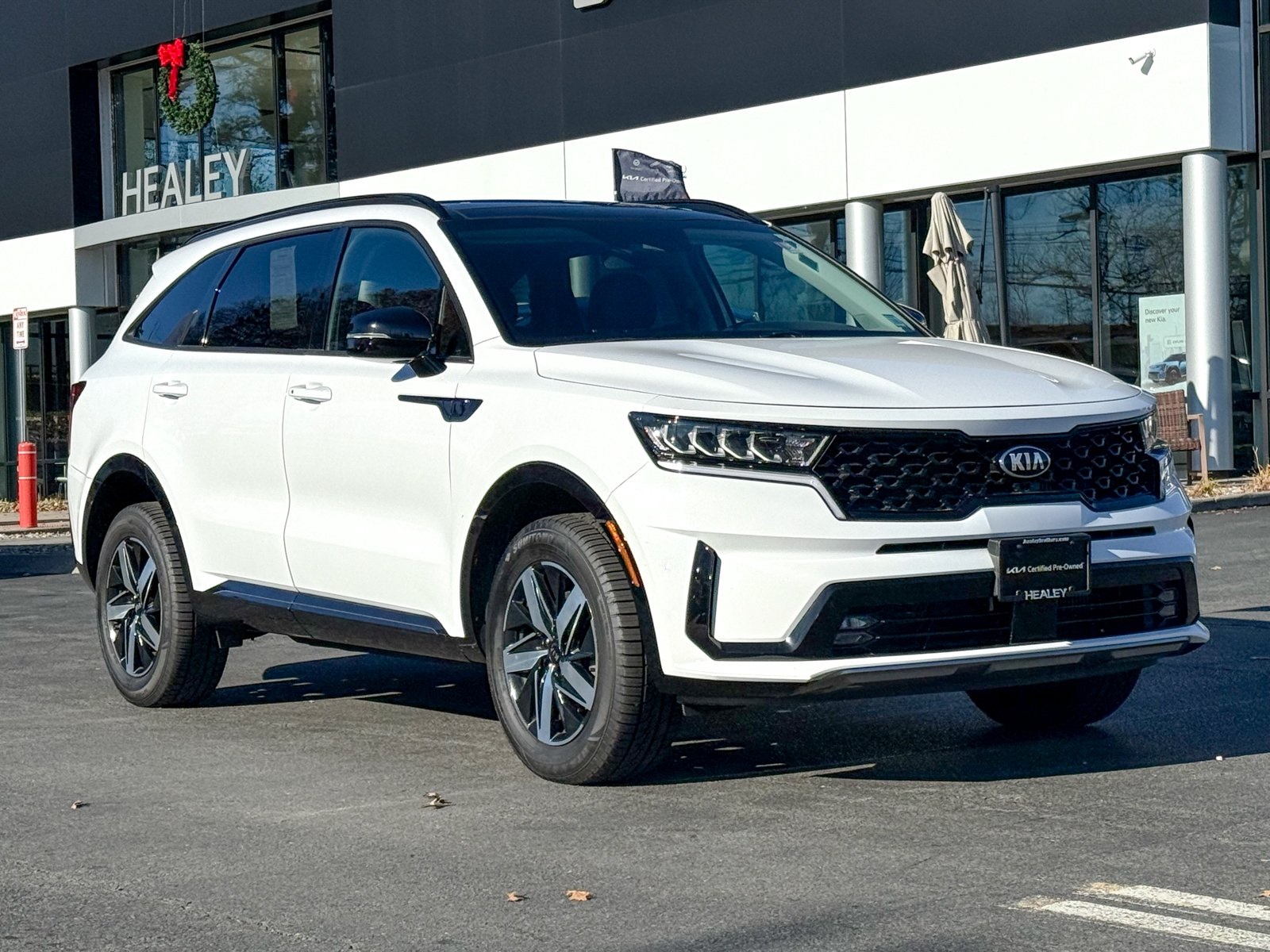 Photo view of 2021 Kia Sorento in White