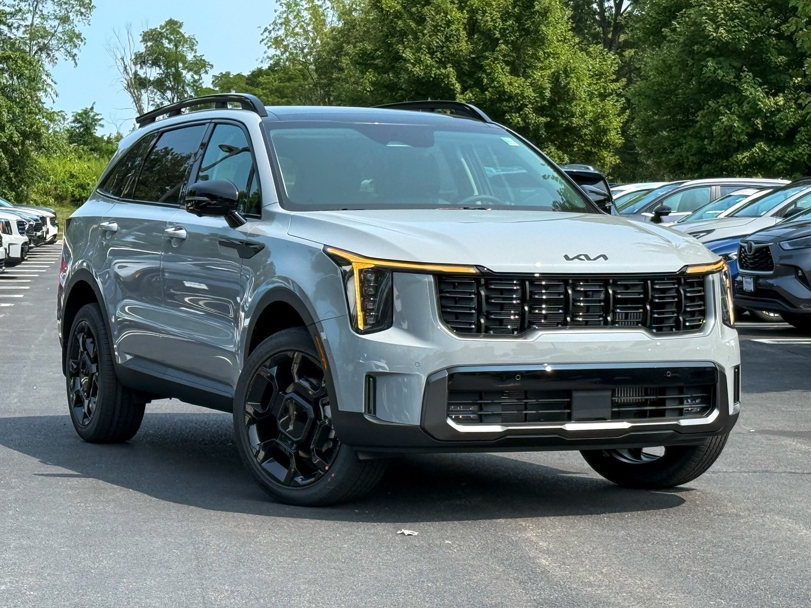 Photo view of 2025 Kia Sorento in Gray