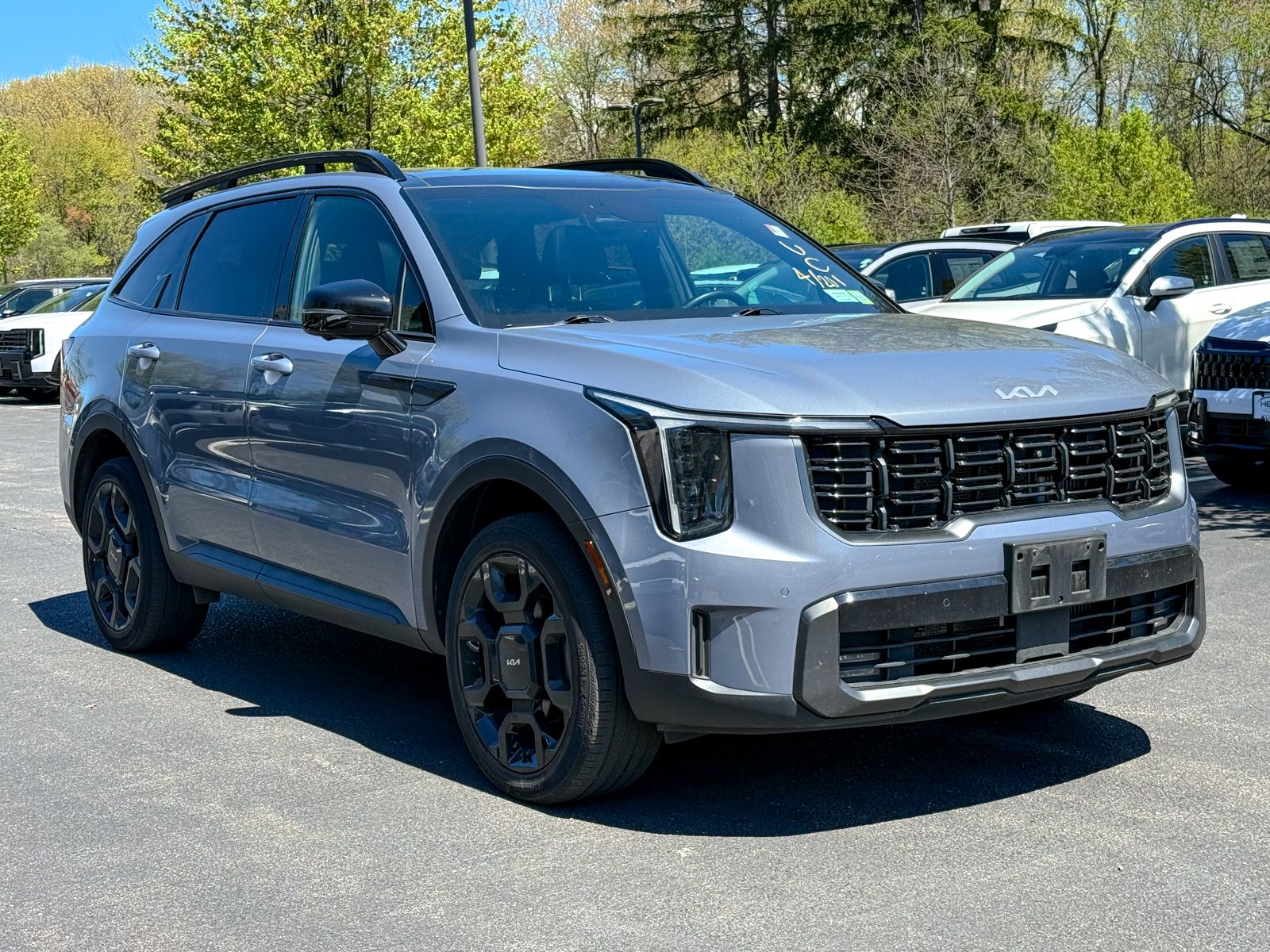 Photo view of 2024 Kia Sorento in Silver