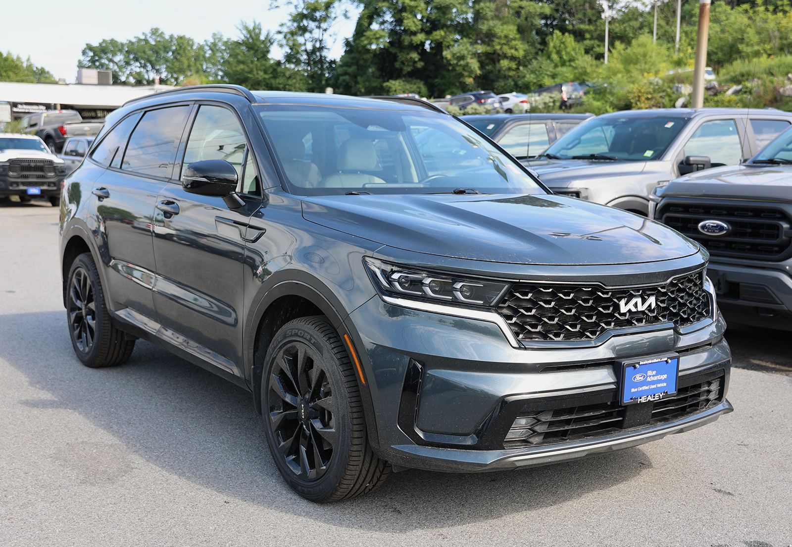 Photo view of 2022 Kia Sorento in Gray