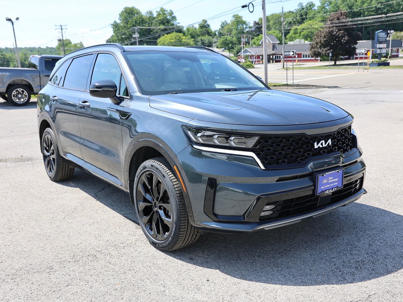 Photo view of 2022 Kia Sorento in Gray