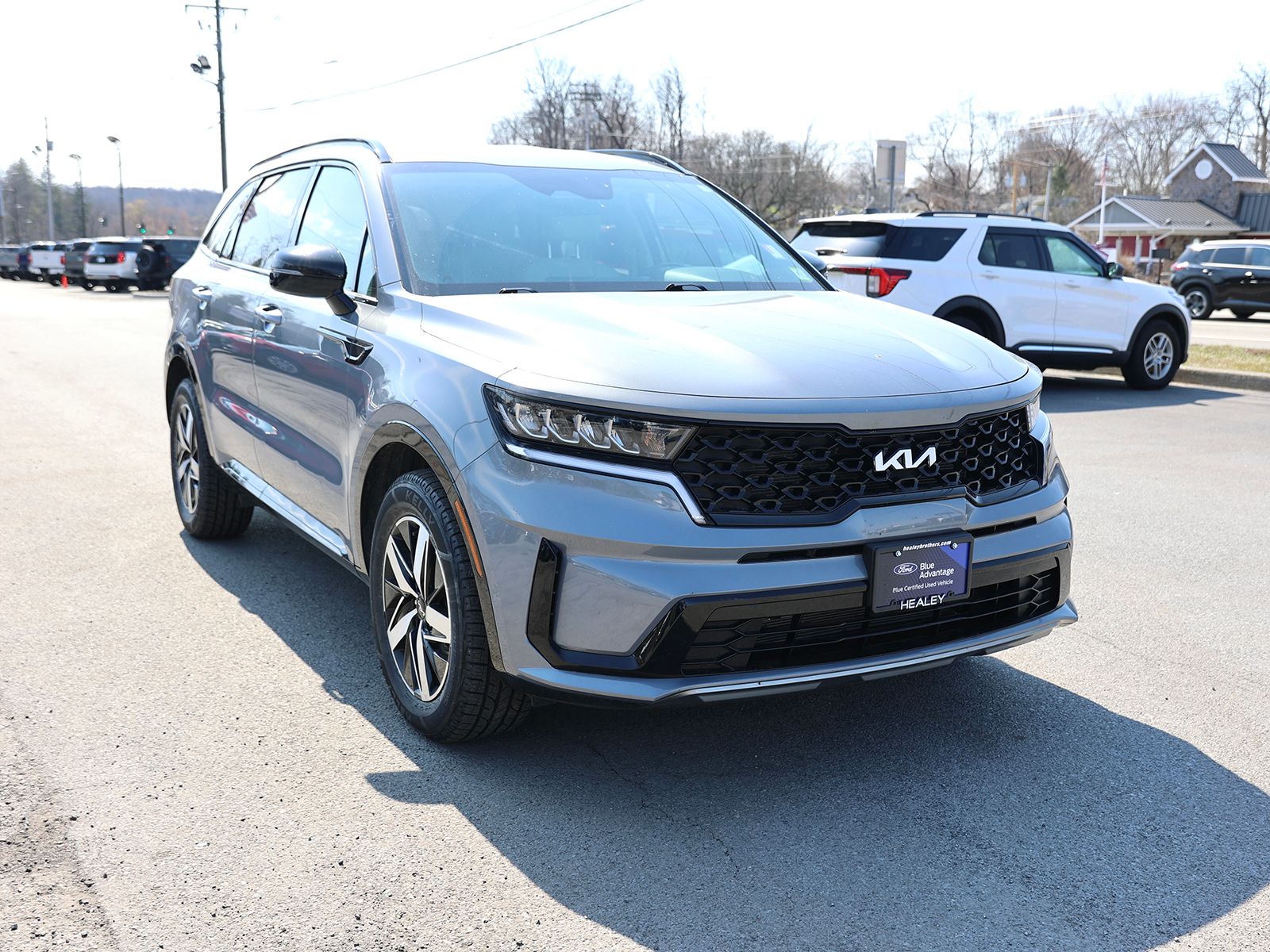 Photo view of 2023 Kia Sorento in Silver