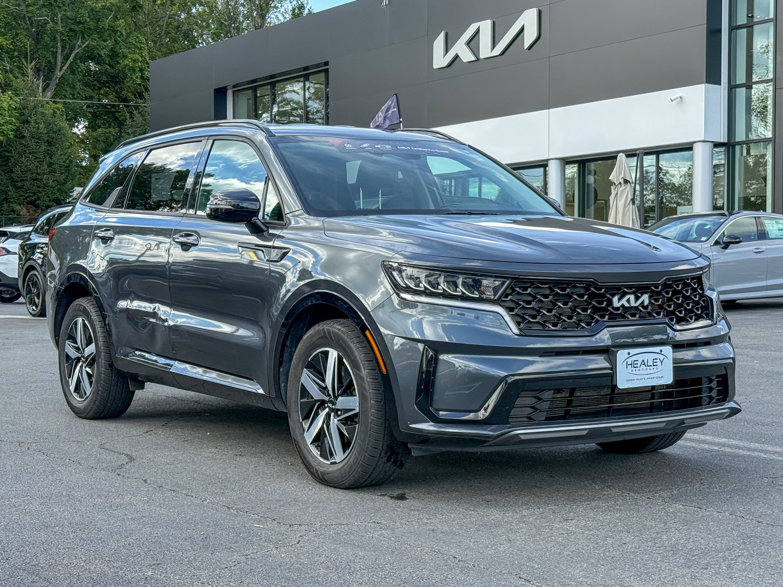 Photo view of 2022 Kia Sorento in Gray