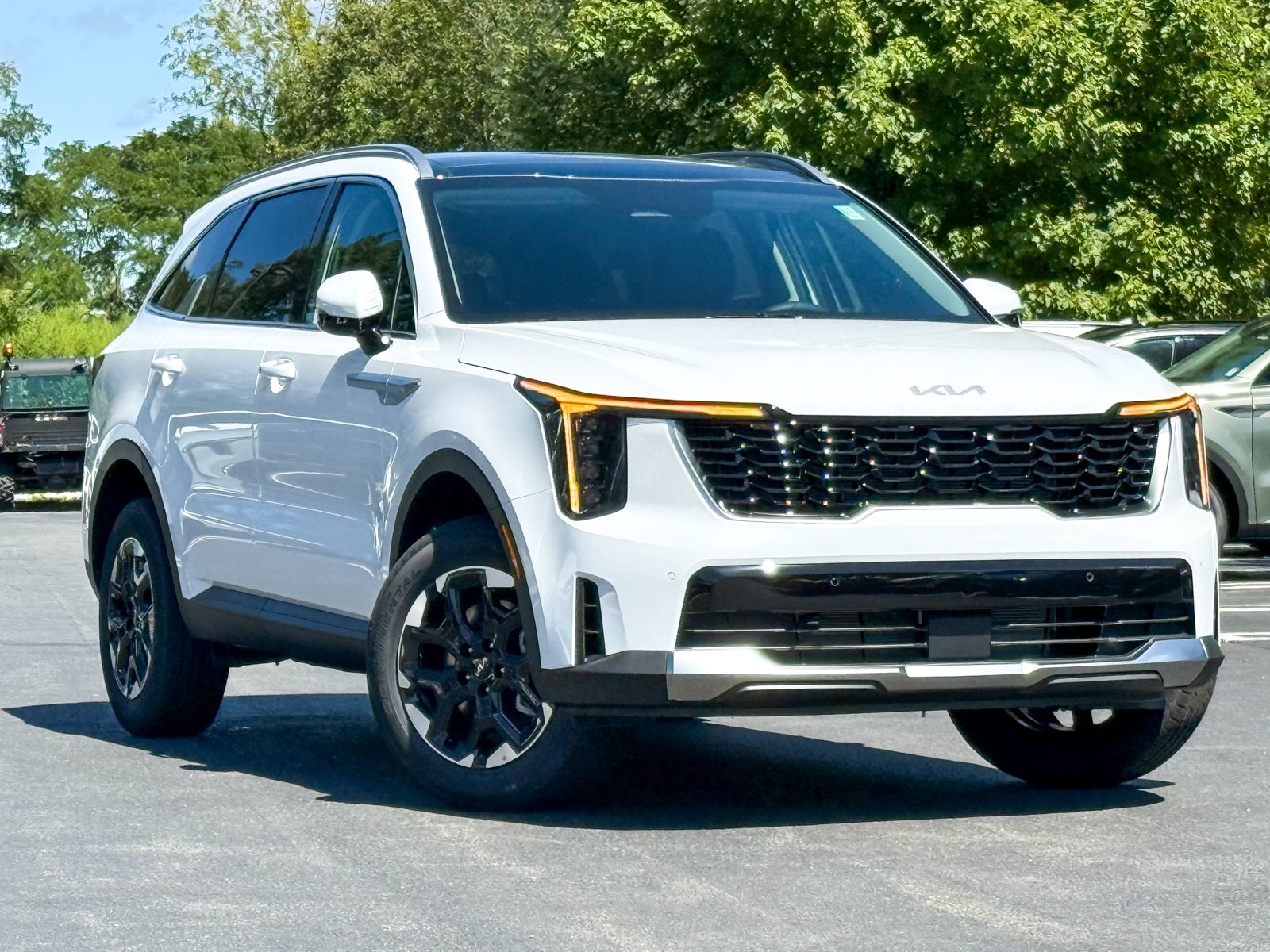 Photo view of 2026 Kia Sorento in White