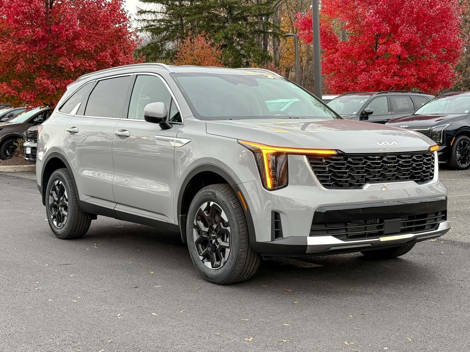 Photo view of 2026 Kia Sorento in Gray