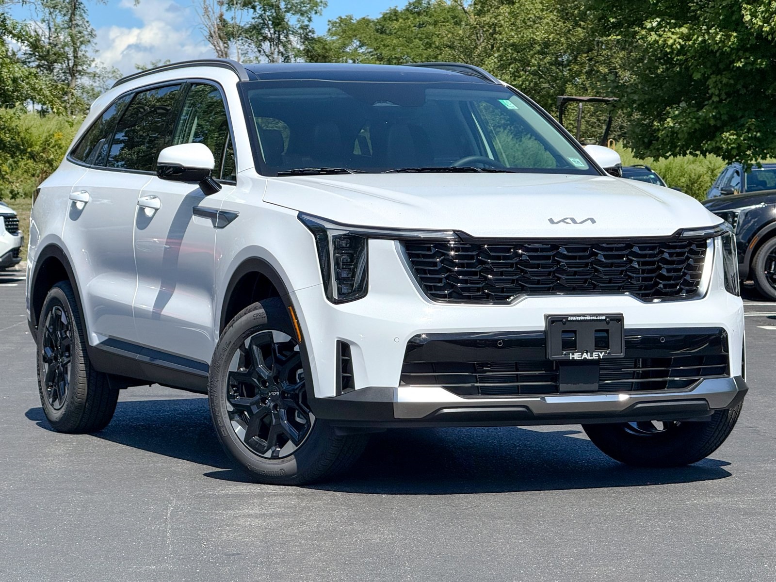 Photo view of 2026 Kia Sorento in White