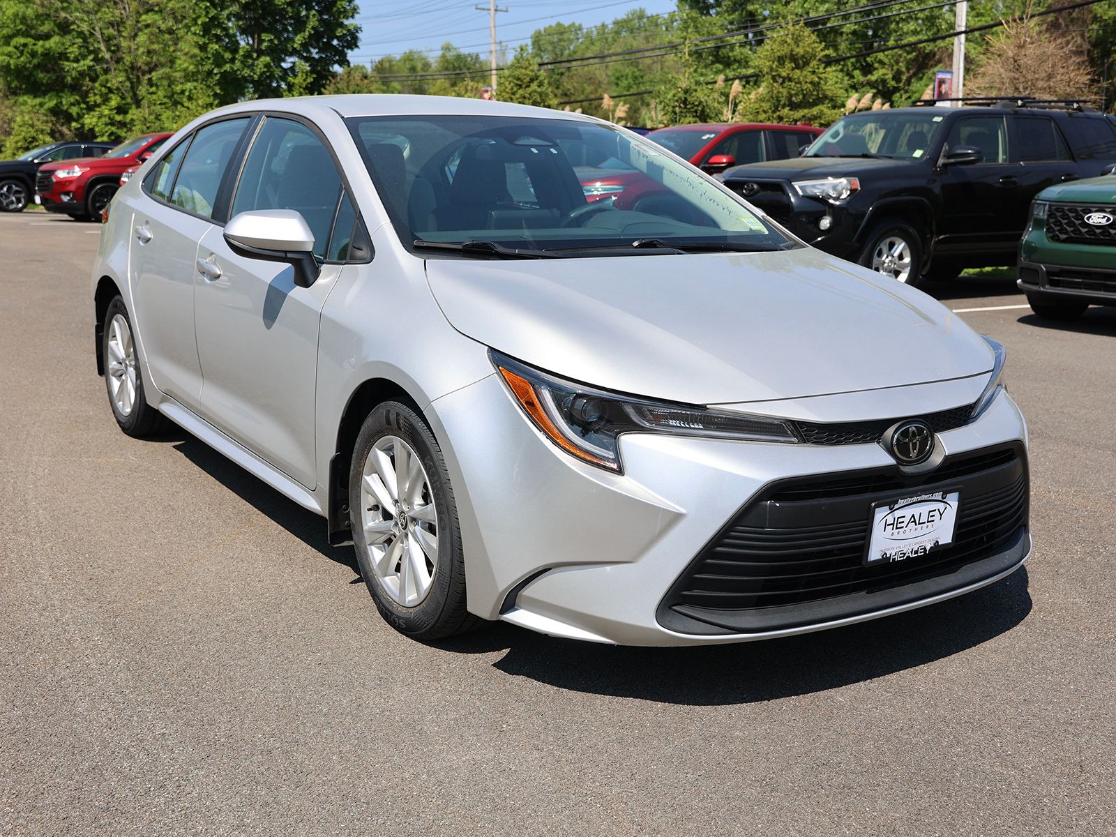 Photo view of 2023 Toyota Corolla in Silver