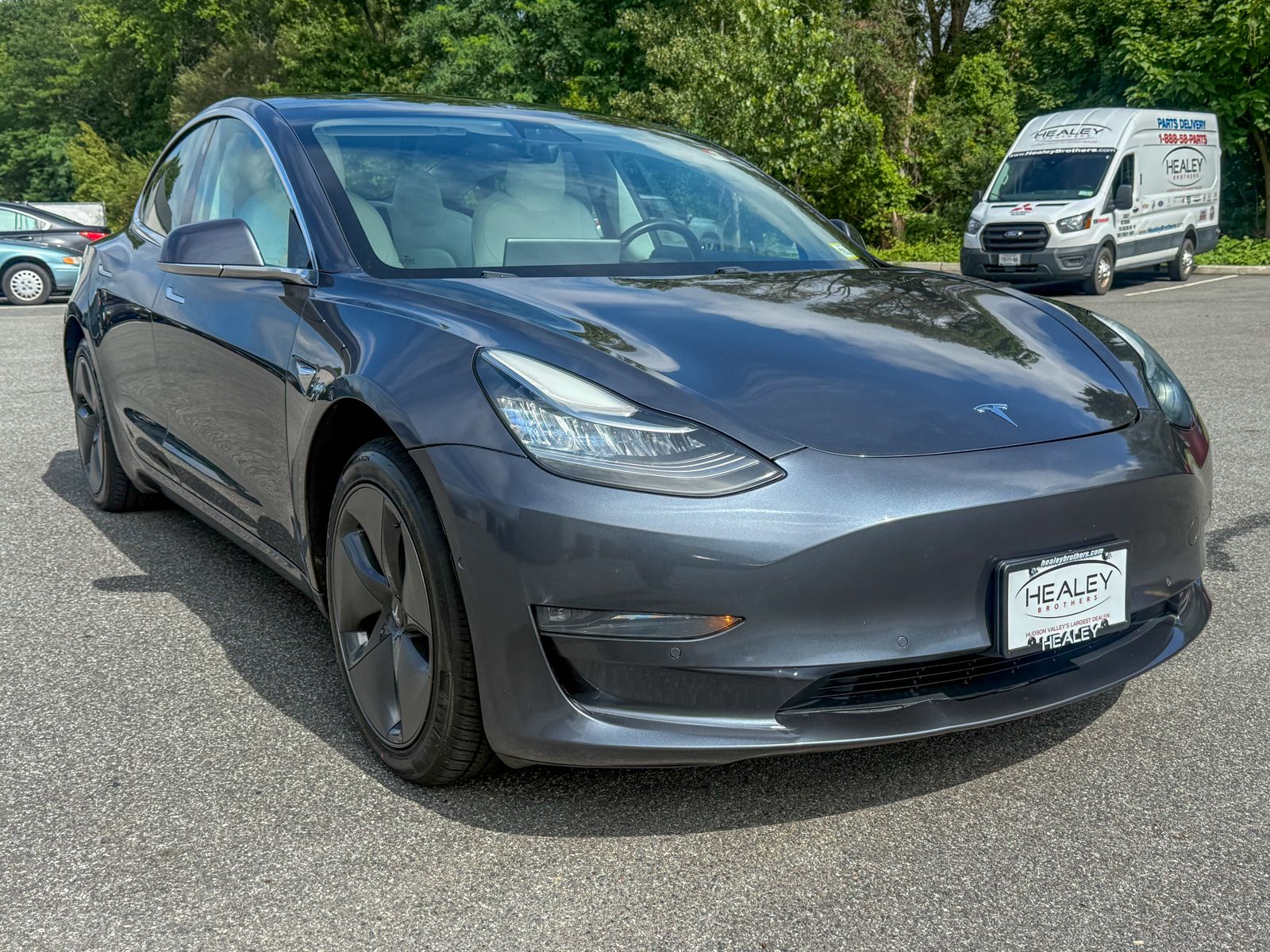 Photo view of 2019 Tesla Model 3 in Gray