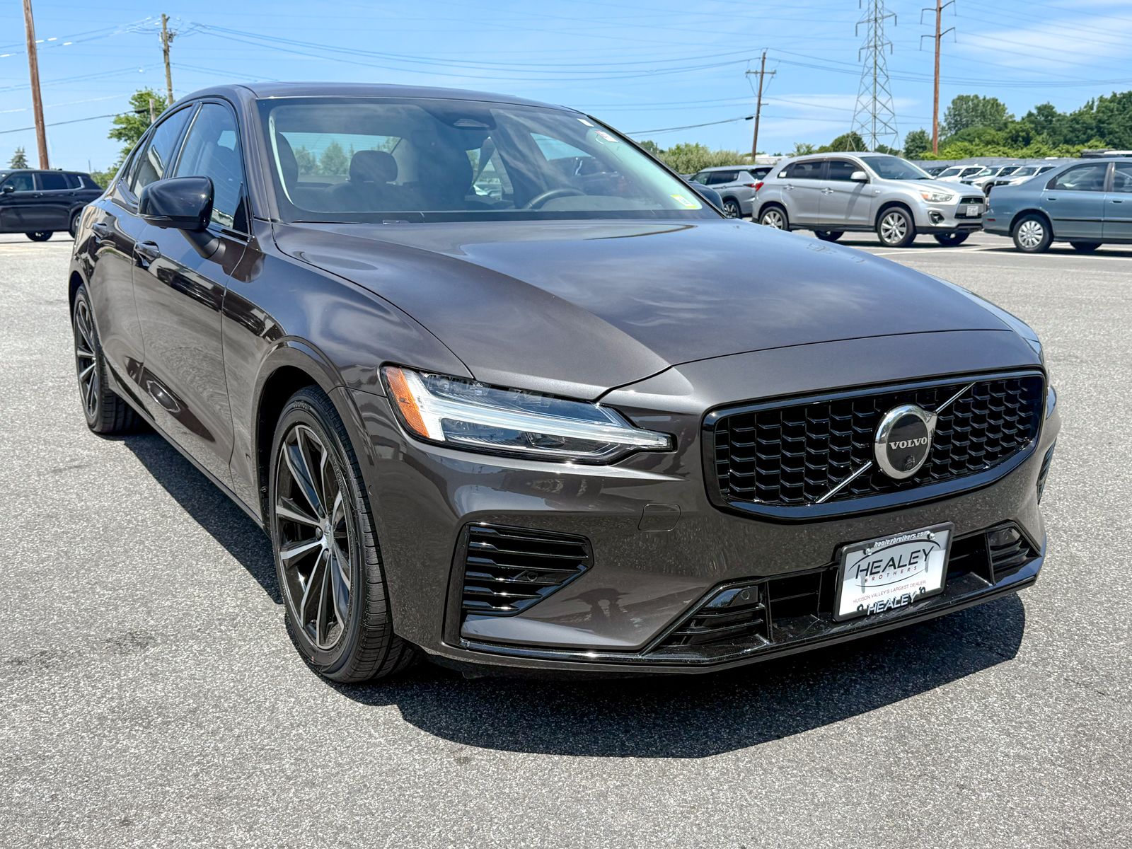 Photo view of 2023 Volvo S60 Recharge Plug-In Hybrid in Black