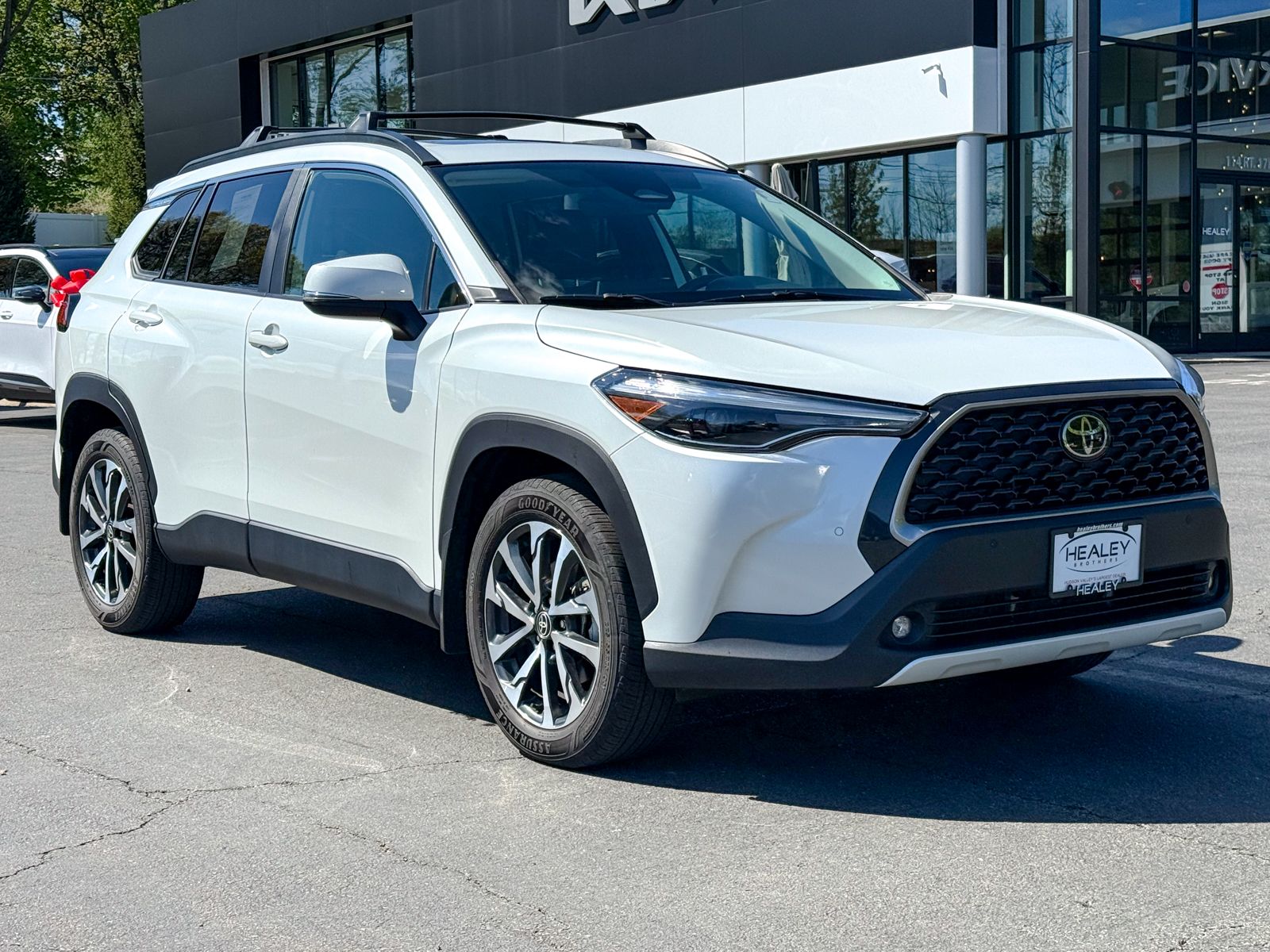 Photo view of 2023 Toyota Corolla Cross in White