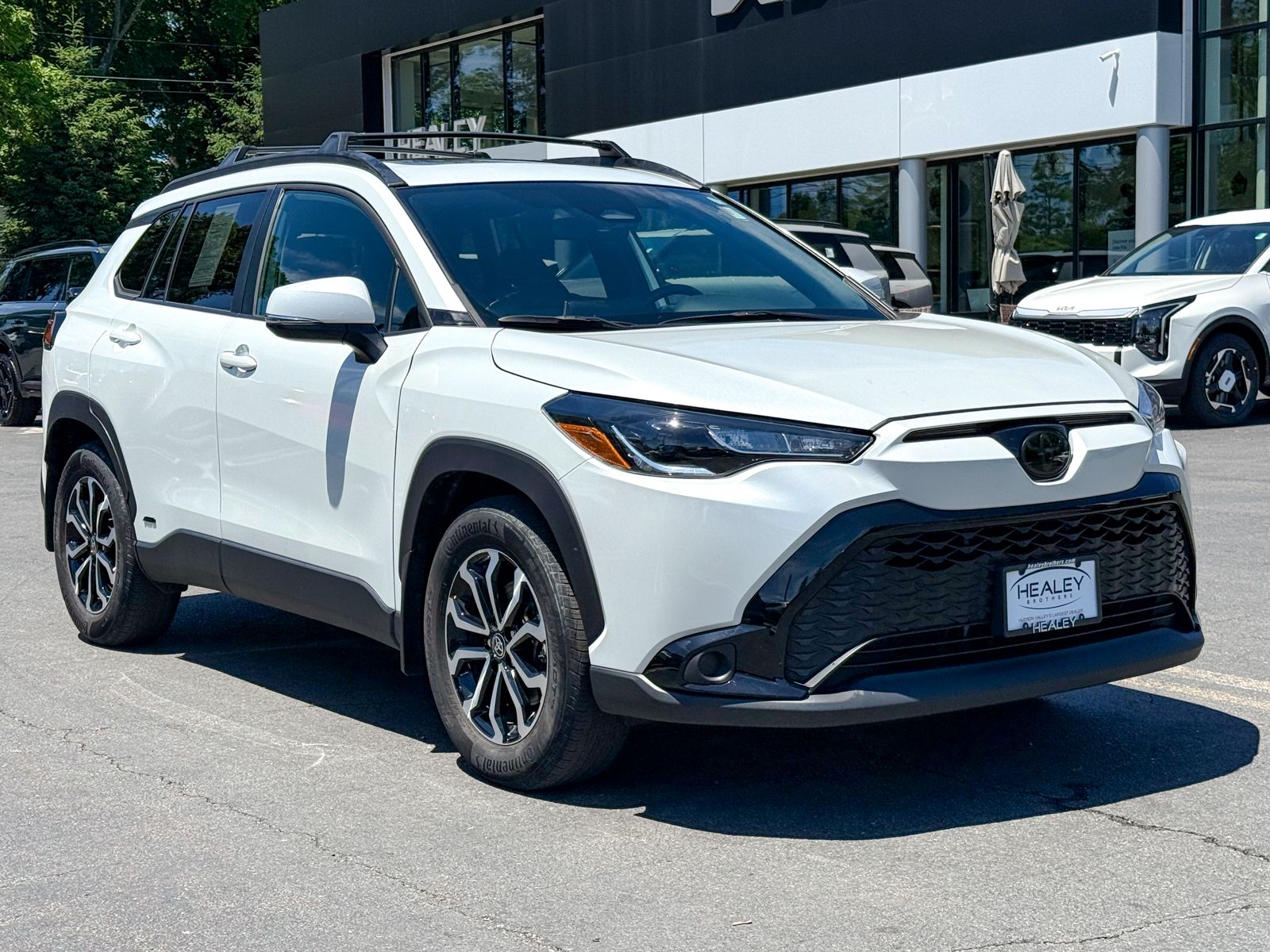 Photo view of 2023 Toyota Corolla Cross in White