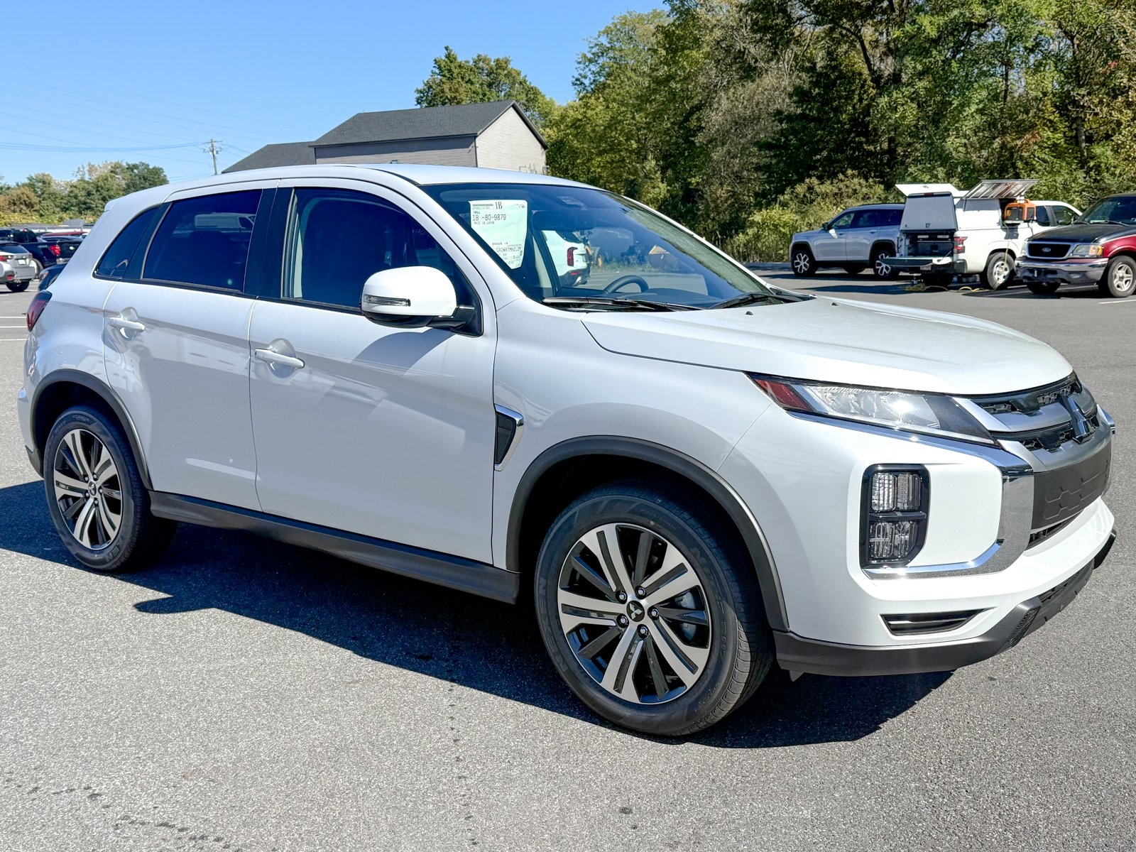 Photo view of 2025 Mitsubishi Outlander Sport in White