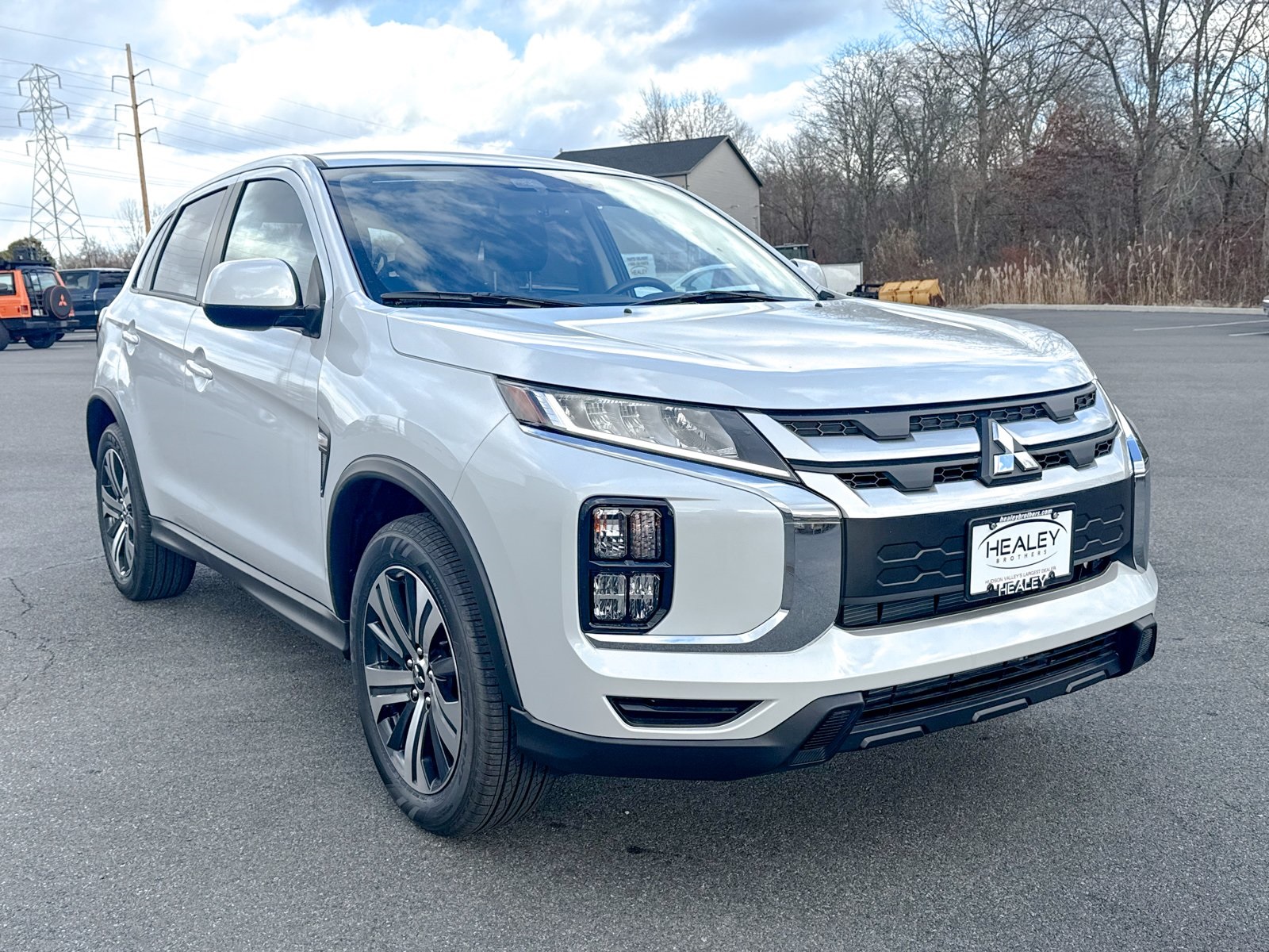 Photo view of 2025 Mitsubishi Outlander Sport in White