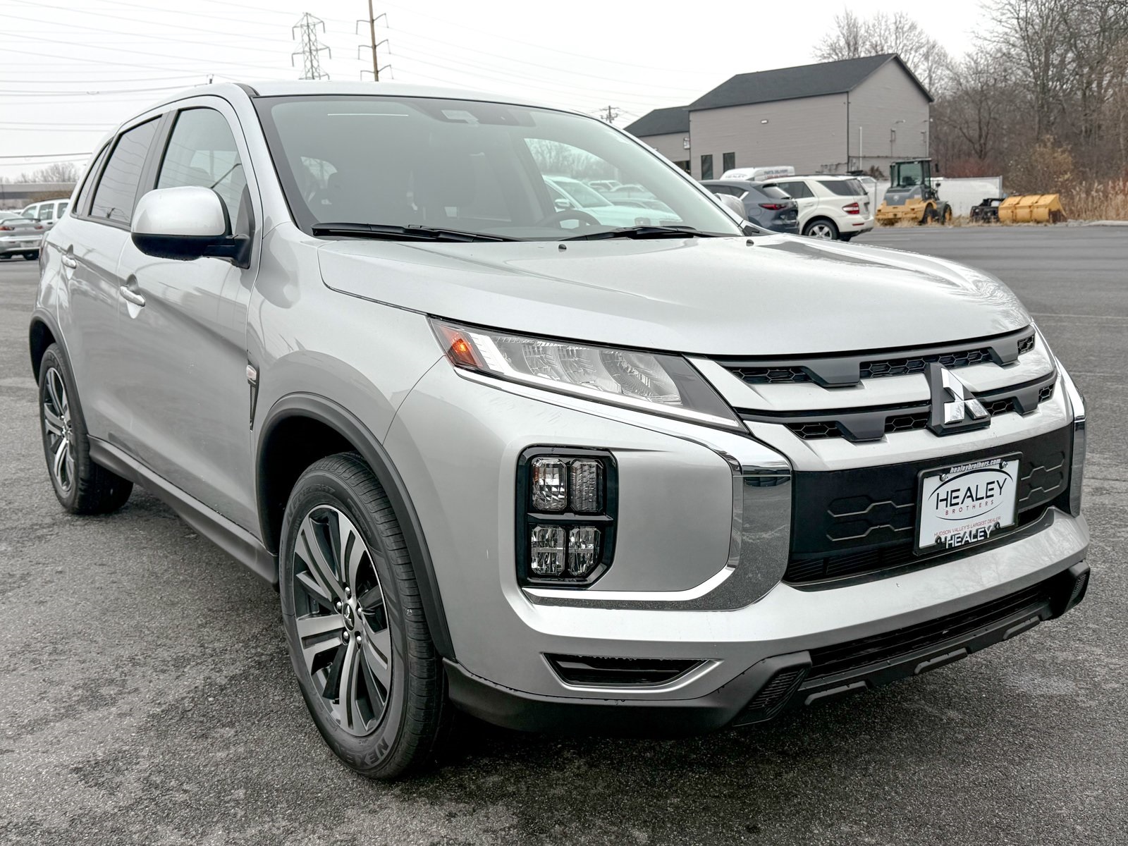 Photo view of 2025 Mitsubishi Outlander Sport in Silver