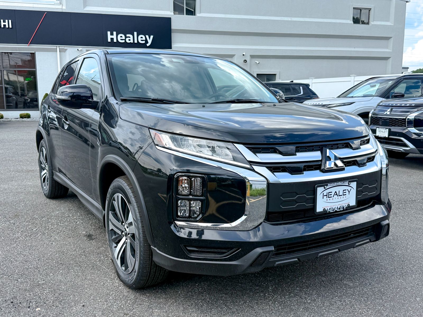 Photo view of 2026 Mitsubishi Outlander Sport in Black