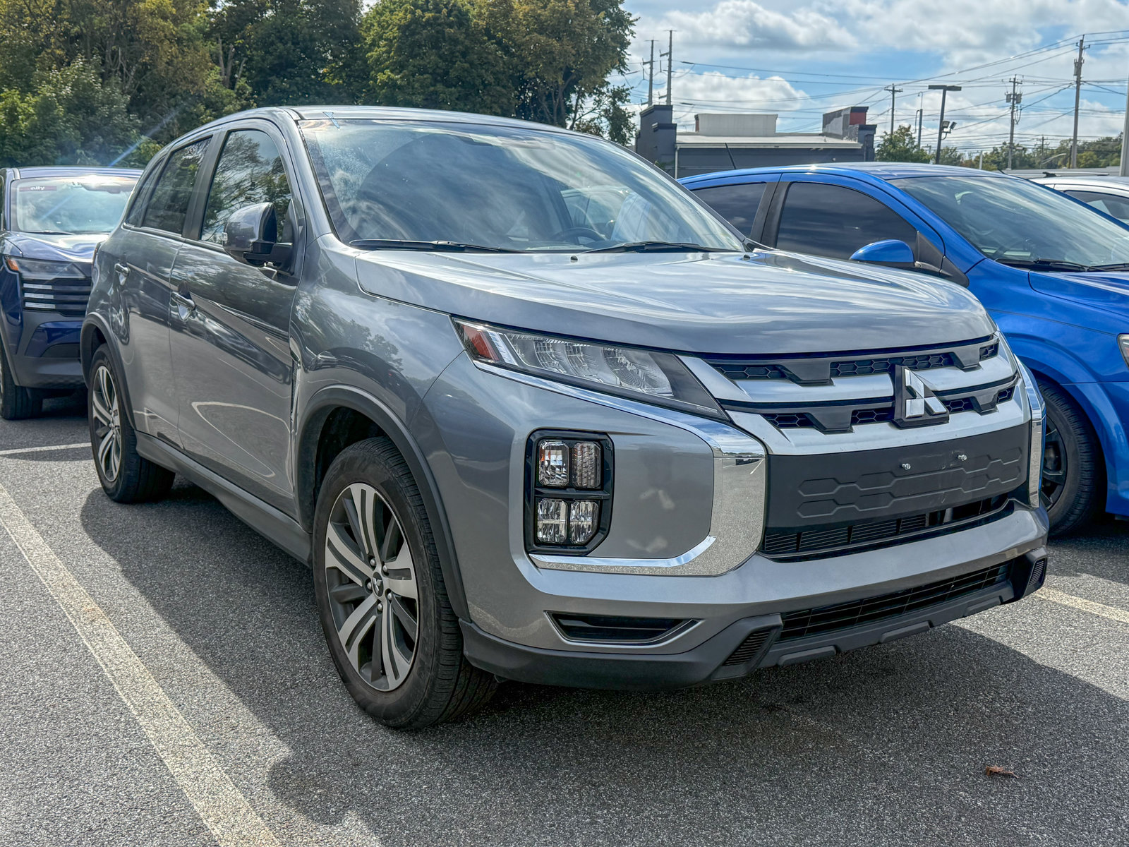 Photo view of 2025 Mitsubishi Outlander Sport in Gray