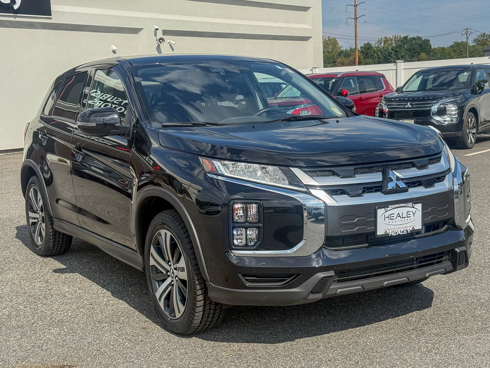 Photo view of 2024 Mitsubishi Outlander Sport in Black