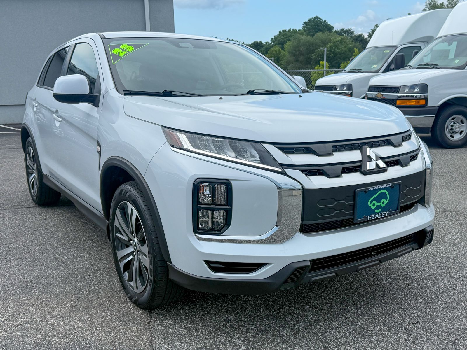 Photo view of 2023 Mitsubishi Outlander Sport in White