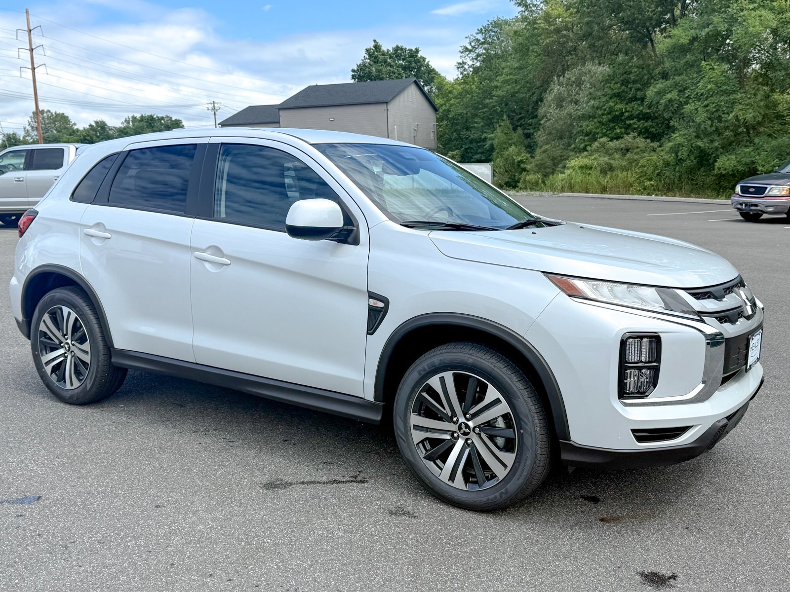 Photo view of 2025 Mitsubishi Outlander Sport in White