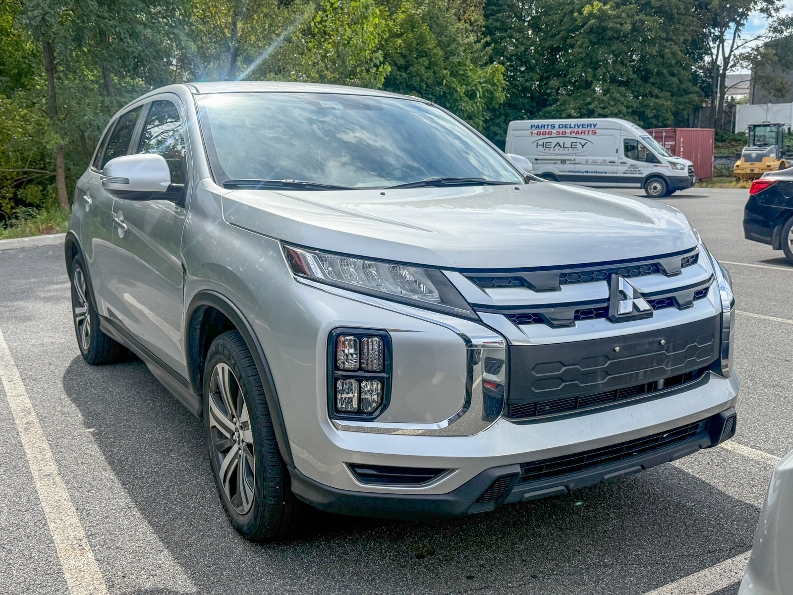 Photo view of 2025 Mitsubishi Outlander Sport in Silver
