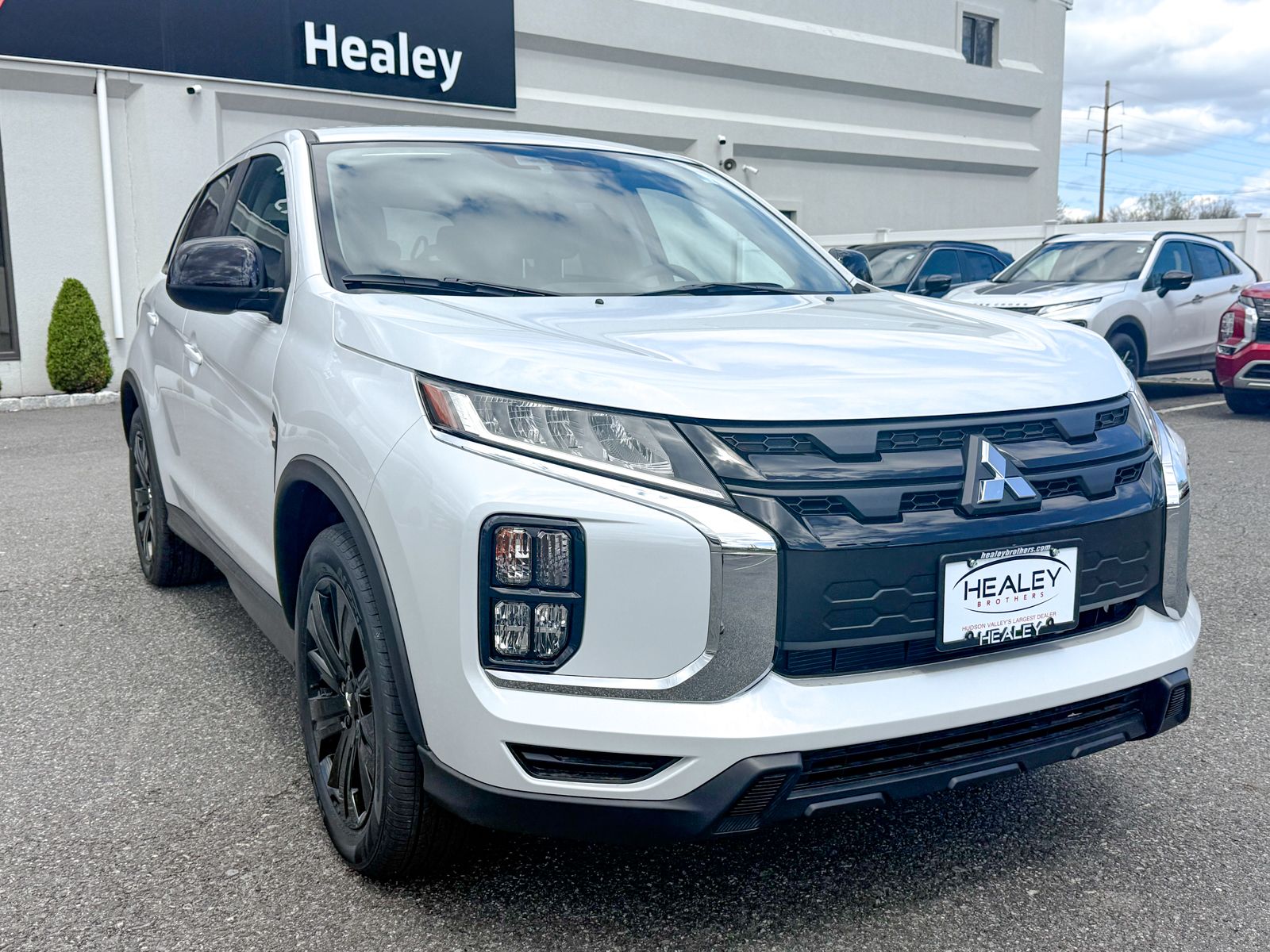 Photo view of 2026 Mitsubishi Outlander Sport in White