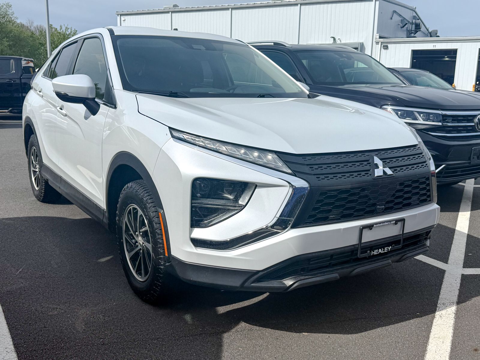 Photo view of 2022 Mitsubishi Eclipse Cross in White