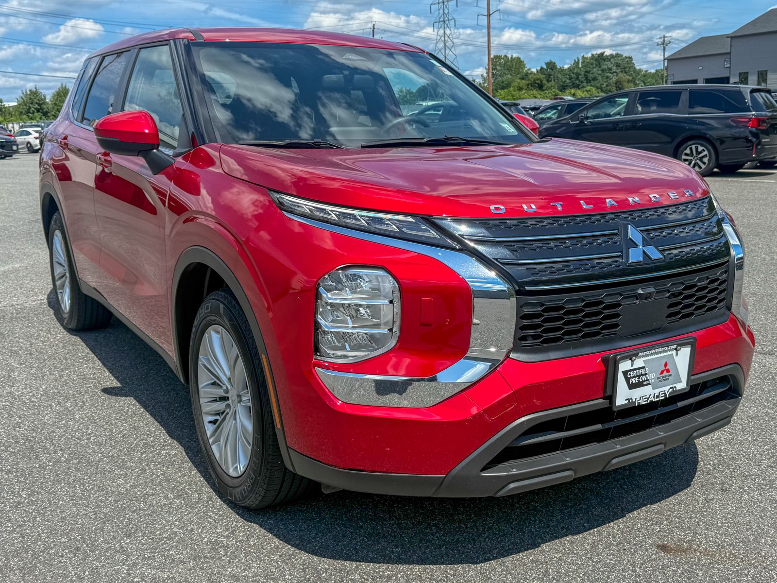 Photo view of 2024 Mitsubishi Outlander in Red