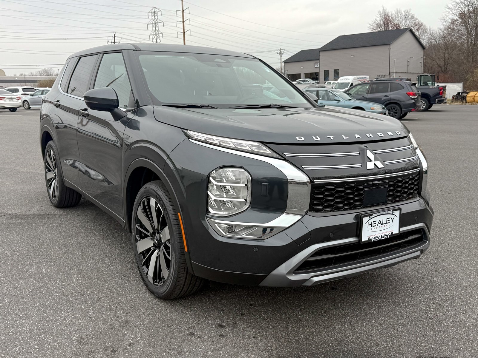 Photo view of 2025 Mitsubishi Outlander in Gray